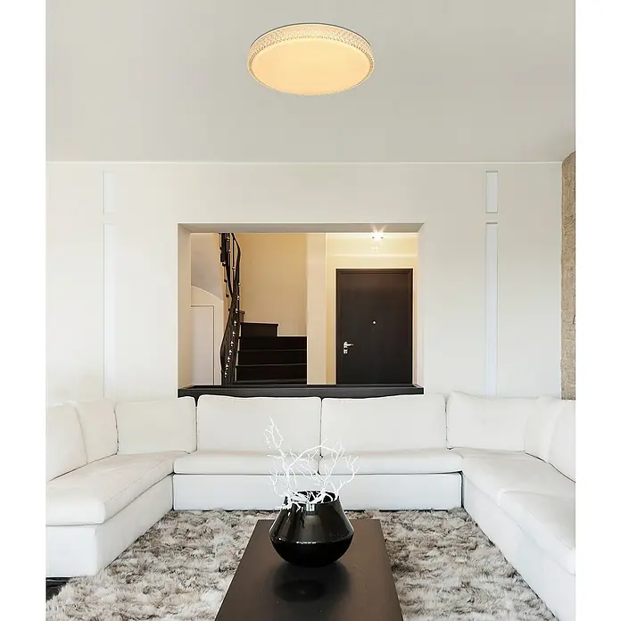 Globo Deckenleuchte rund OVI - 40 W, Ø x H: 600 mm x 62 cm, Dimmbar - Elegante Deckenleuchte in einem modernen Wohnzimmer, die den Raum mit warmem Licht erhellt und eine gemütliche Atmosphäre schafft.