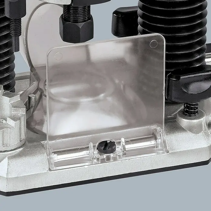 Einhell Elektro-Oberfräse TC-RO 1155 E - 1.100 W, 11.000 U/min - 30.000 U/min - Detailaufnahme eines Werkzeugs mit einem klaren Schutzschild, das die Präzision und Sicherheit bei der Arbeit hervorhebt.