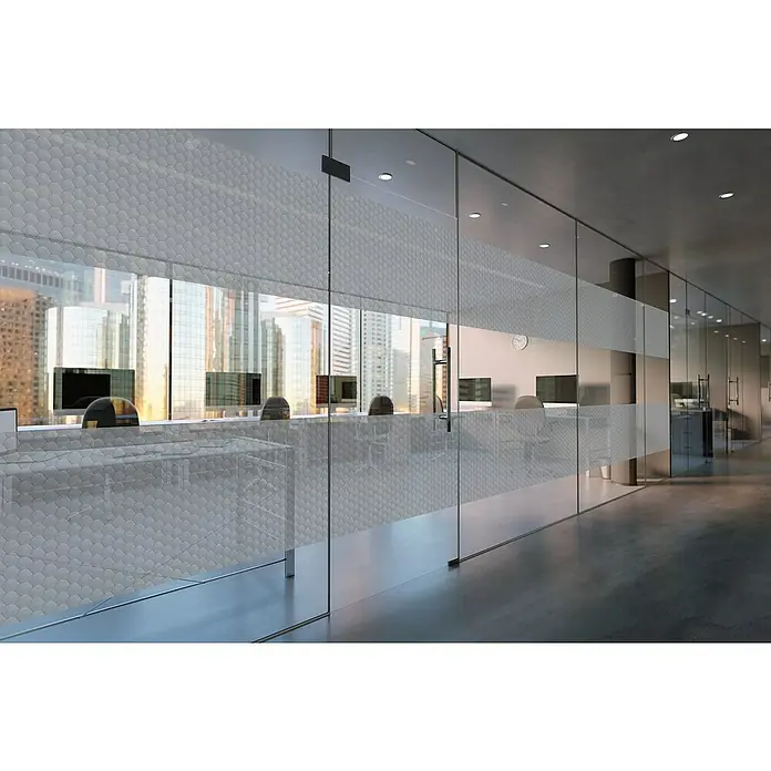 Lámina para ventana al corte gofrado fix Hexagon - Transparente - Elegante mampara de vidrio con película decorativa para oficinas modernas. Mejora la privacidad y añade un toque sofisticado al espacio.