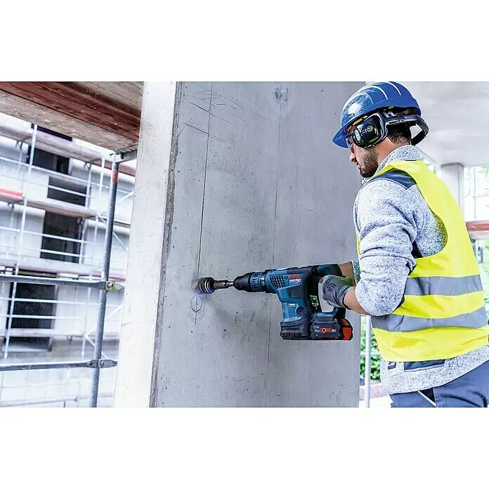 Bosch Professional AMPShare 18V Akku-Kombihammer GBH 18V-36 C - 18 V, 2 Akkus, 8 Ah, 7 J - Anwendungsbeispiel