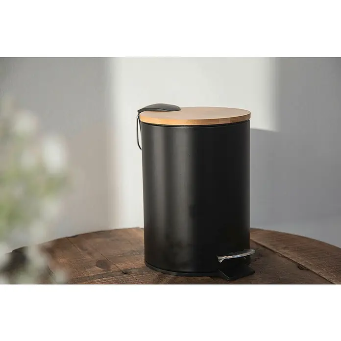 Wenko Kosmetikeimer Tortona3 l, Stahl, Schwarz/Bambus - Dieser stilvolle, schwarze Treteimer mit Bambusdeckel vereint Funktionalität und modernes Design für jedes Badezimmer oder Küche.