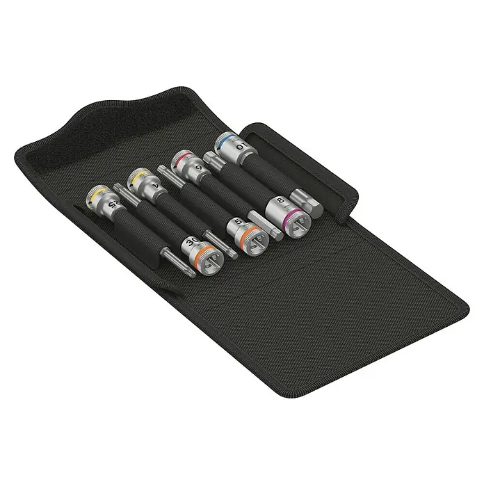 Wera Steckschlüsseleinsatz-Set Bicycle 8 - ⅜″, 7 -tlg. - Das Bild zeigt ein Werkzeugset von Wera mit verschiedenen Steckschlüsseleinsätzen in einer schwarzen Tasche, ideal für Schraubarbeiten.