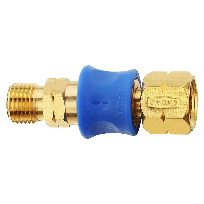 Cadac Schnellverschluss Kupplung - Passend für: 8 mm Gasschläuche, 2 -tlg. - Nahaufnahme eines CADAC-Schnellkupplungsstücks, bestehend aus Messing- und blauen Kunststoffkomponenten.
