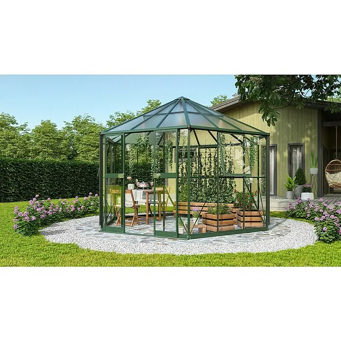 Vitavia Gewächshaus Pi 9000 - Außenmaß inkl. Dachüberstand (B x T): 336 x 383 cm, 3 mm, Smaragd - Ein detailreiches Bild eines sechseckigen Gewächshauses mit Pflanzen, das einen Hauch von grüner Pracht und Funktionalität vermittelt.