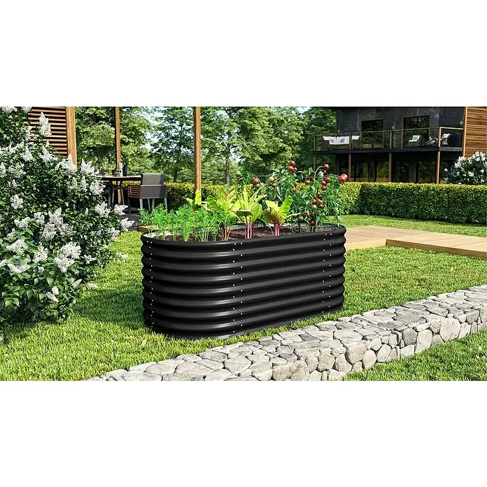 Vitavia Hochbeet Terra 630 - 162 x 82 x 63 cm, Zincalume®, Schwarz - Schwarzes Hochbeet im Garten mit reichem Gemüse bepflanzt, idyllische Gartenszene mit Blumen und Steinmauer.
