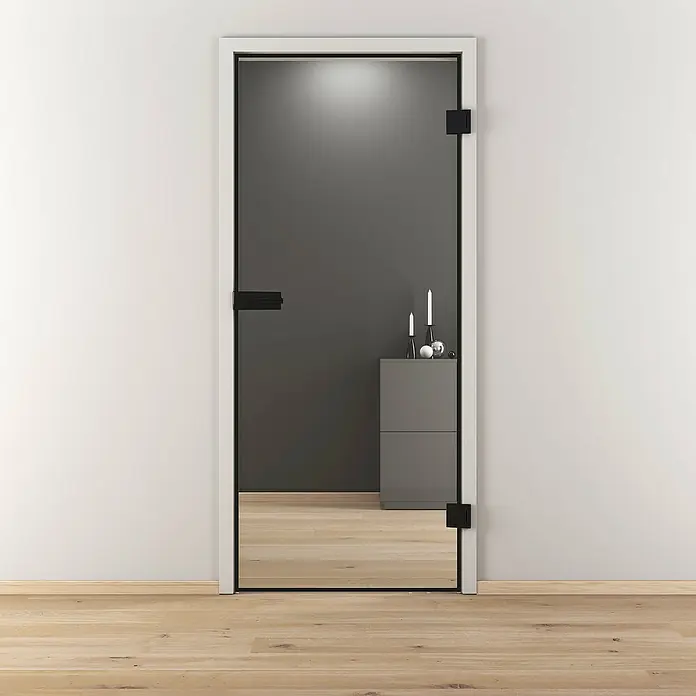Diamond Doors Black Edition Glasdrehtür Edge - 834 x 1.972 mm, DIN Rechts, Klarglas - Hier ist eine moderne Glastür mit schwarzem Rahmen und Beschlägen. Die Tür ist stilvoll und fügt sich nahtlos in das Interieur ein.