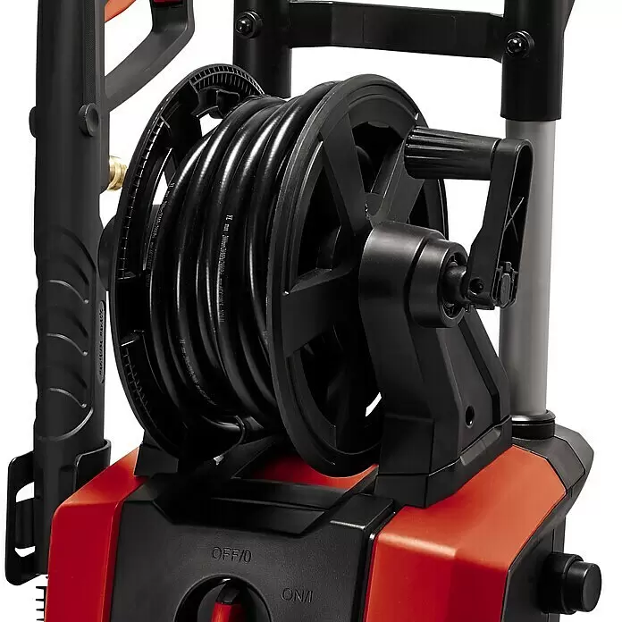 Einhell Hochdruckreiniger TE-HP 170 - 2.300 W, Max. Druck: 170 bar, Fördermenge: 440 l/h - Schwarze Schlauchtrommel auf einem rot-schwarzen Hochdruckreiniger, der Schlauch ist sauber aufgewickelt.