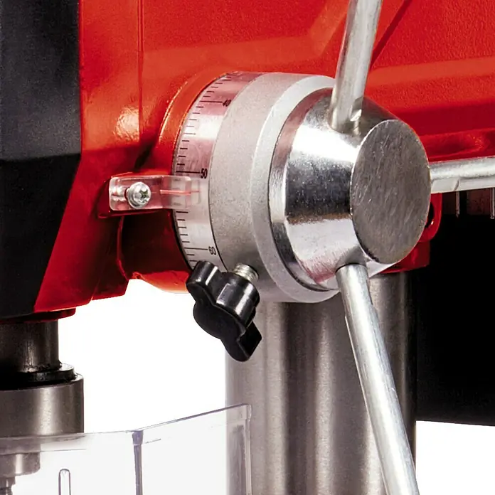 Einhell Tischbohrmaschine TE-BD 750 E - 750 W, 450 U/min - 2.500 U/min - Detailaufnahme einer Einhell Bohrmaschine mit Tiefenanschlag und Skala zur präzisen Einstellung der Bohrtiefe für Werkstattarbeiten.