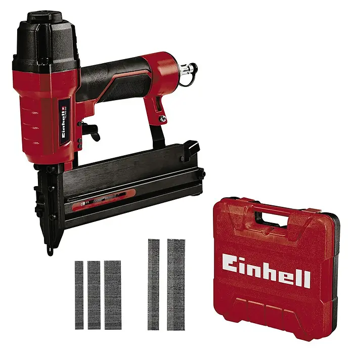Einhell Drucklufttacker TC-PN 50 - Betriebsdruck: 8,3 bar, Magazinkapazität: 100 Nägel/Klammern - Ein roter Einhell Tacker mit einem schwarzen Magazin und einem roten Koffer sowie Klammern auf schwarzem Hintergrund.