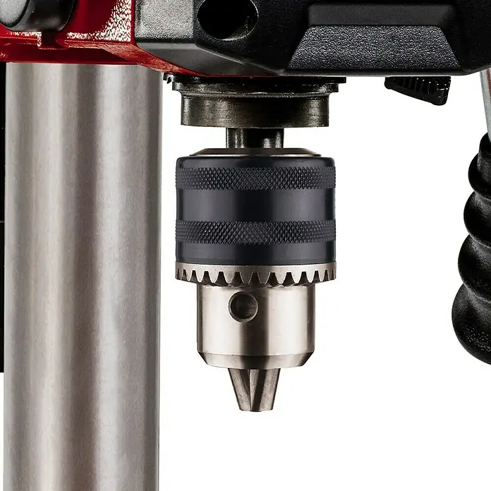 Einhell Tischbohrmaschine TC-BD 450 - 450 W, Leerlaufdrehzahl: 600 U/min - 2.650 U/min, Spannweite Bohrfutter: 1,5 mm - 13 mm - Detailaufnahme einer Bohrmaschine, die die Funktionalität und das Design des Werkzeugs hervorhebt.