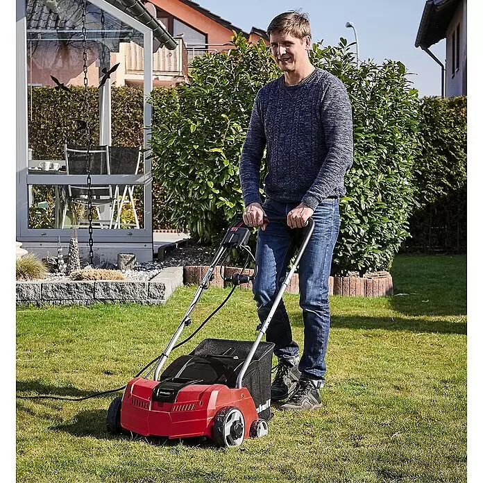 Einhell Elektro-Vertikutierer-Lüfter GC-SA 1231/1 - 1.200 W, Arbeitsbreite: 31 cm - Anwendungsbeispiel