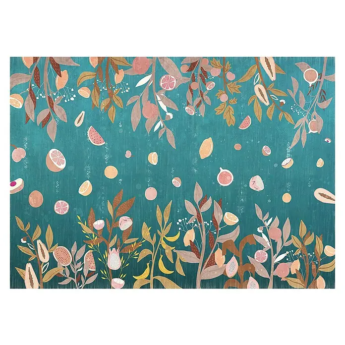 Komar Fototapete Rêve de Fruits - B x H: 350 x 250 cm, Vlies - Lebhaftes Bild mit botanischen Elementen, darunter Früchte und Blätter, in einer Palette aus Grün-, Braun- und Rosatönen, ideal für Wanddekorationen.