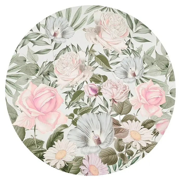 Komar Dots Fototapete rund Daphne - 128 cm, Selbstklebend - Ein kreisförmiges Design mit verschiedenen Rosen- und Gänseblümchenblüten in sanften Rosa-, Weiß- und Grautönen, umgeben von üppigem grünen Laub.
