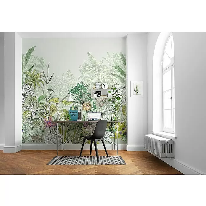 Komar Fototapete Hortus - B x H: 200 x 250 cm, Vlies - Grüne tropische Dschungel-Fototapete in einem hellen Homeoffice mit Schreibtisch und Stuhl.