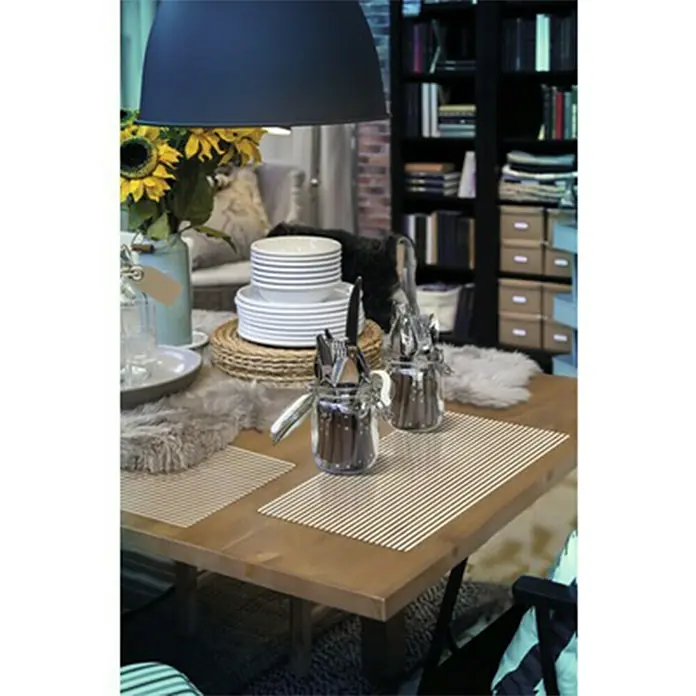 D-c-fix Juego de mesas auxiliares Río rayas - 29 x 44 cm, Rectangular, Plástico - Idea de diseño de interiores con mesa y manteles individuales, vajilla puesta y decoración floral para un ambiente acogedor.