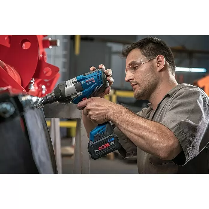 Bosch Professional AMPShare 18V Akku-Drehschlagschrauber GDS 18V-1050 HC - 18 V, Ohne Akku, 1.050 Nm, Ohne Bluetooth Low Energy Modul GCY 42 - Anwendungsbeispiel