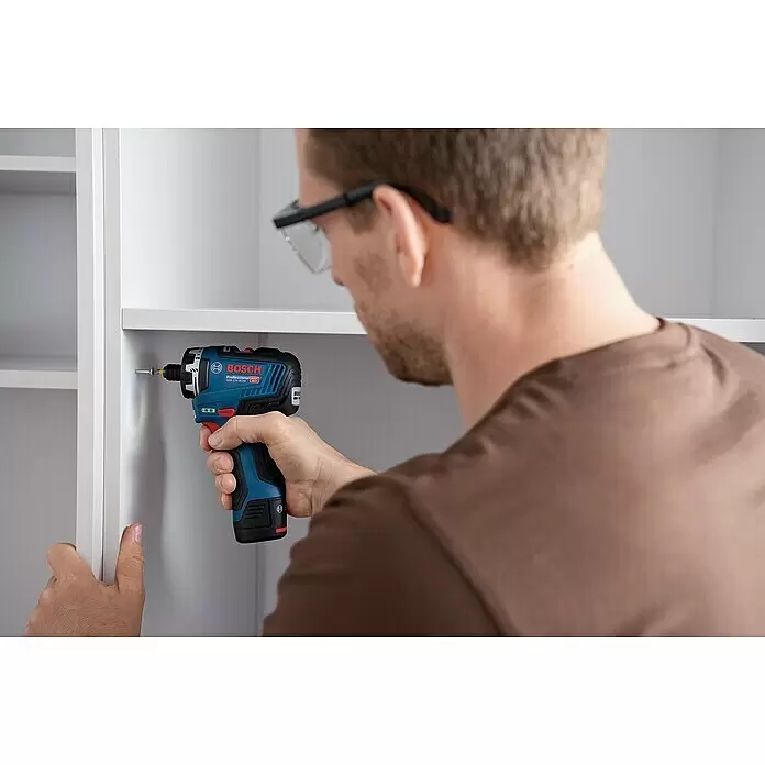 Bosch Professional Akku-Bohrschrauber GSR 12V-35 HX - 12 V, 2 Akkus, 3 Ah - Anwendungsbeispiel