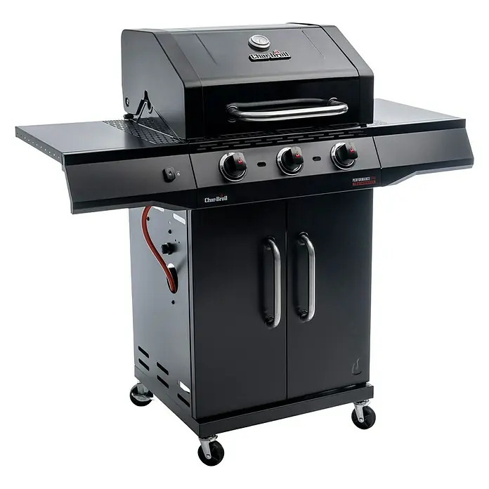 Char-Broil Gasgrill Performance Core B3 - Grillfläche (B x T): 54,3 x 43,5 cm, 7,91 kW, Anzahl Brenner: 3 - Ein Char-Broil Performance Gasgrill in Schwarz mit drei Brennern und Unterschrank mit Türen für komfortables Grillen im Freien.