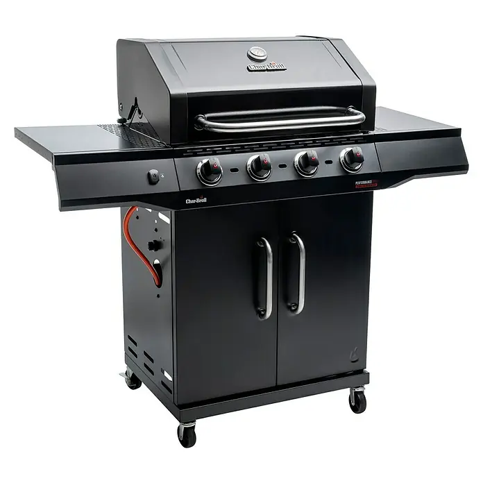 Char-Broil Gasgrill Performance Core B4 - Grillfläche (B x T): 63 x 43,5 cm, 8,68 kW, Anzahl Brenner: 4 - Hier ist ein Char-Broil Performance Gasgrill in Schwarz, der mit seinen Rädern leicht zu bewegen ist.