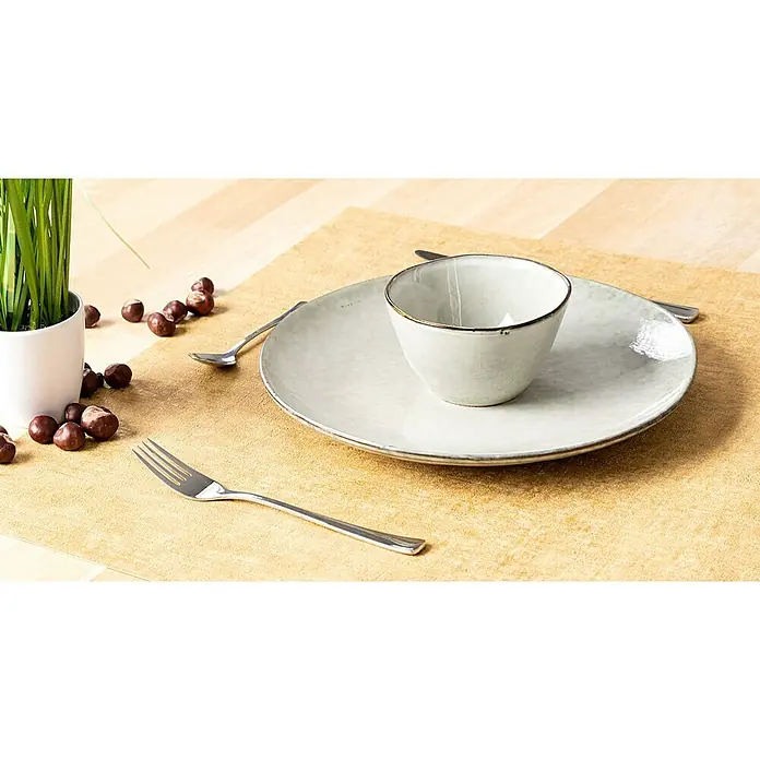 Schale Tabo - Ø x H: 11 x 5 cm, Grau - Ein gedeckter Tisch mit einem hellen Teller, einer Schale und Besteck, dekoriert mit Kastanien und einer Topfpflanze.