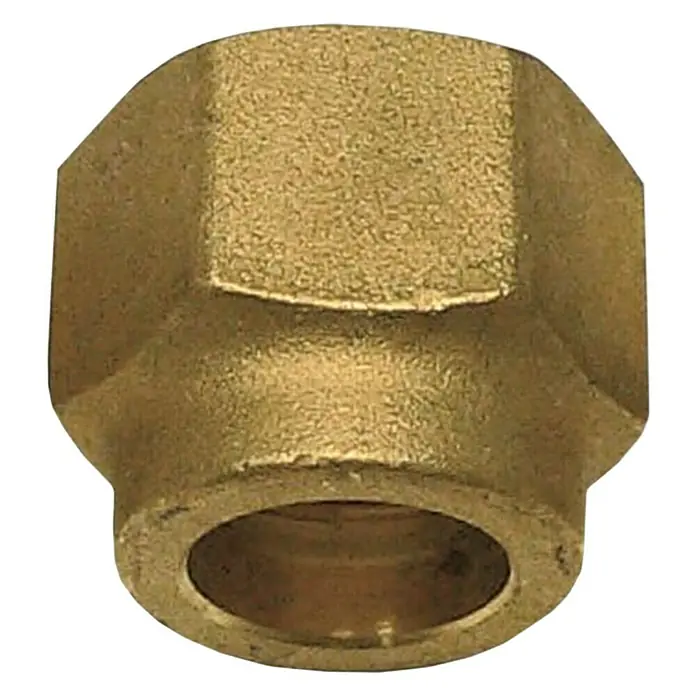 ZimaKlima Racor de conexión SAE - 5/8 ", Climatización - Primer plano de una tuerca de compresión de latón con superficie moleteada, ideal para conexiones de fontanería.