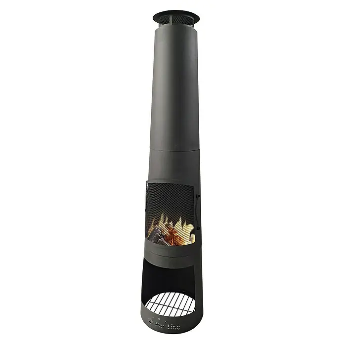 Purline Chimenea para jardín Fyn - 36 x 36 x 150 cm, Acero - Una chimenea negra elegante con una malla protectora y fuego visible en el interior, ideal para veladas acogedoras al aire libre y calor.