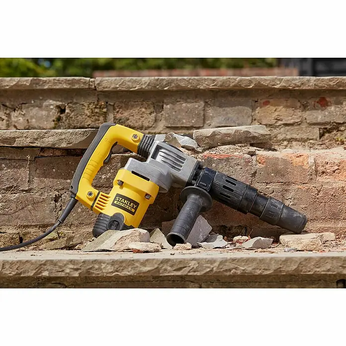 Stanley FatMax Abbruchhammer SFMEH220K-QS - 1.010 W, 8,5 J, SDS-Max-Aufnahme - Nahaufnahme eines Stanley Fatmax Abbruchhammers, ideal für Abbrucharbeiten und schwere Bauprojekte.