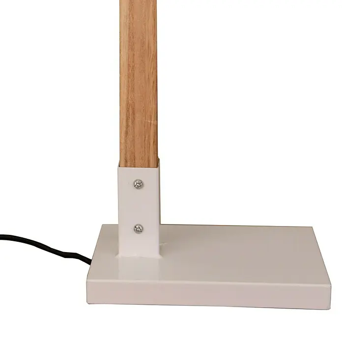Tischleuchte - 40 W, Holz, E27 - Nahaufnahme des Sockels einer modernen Stehlampe mit Holzpfosten und weißem Metallsockel, der ein minimalistisches Design zeigt.