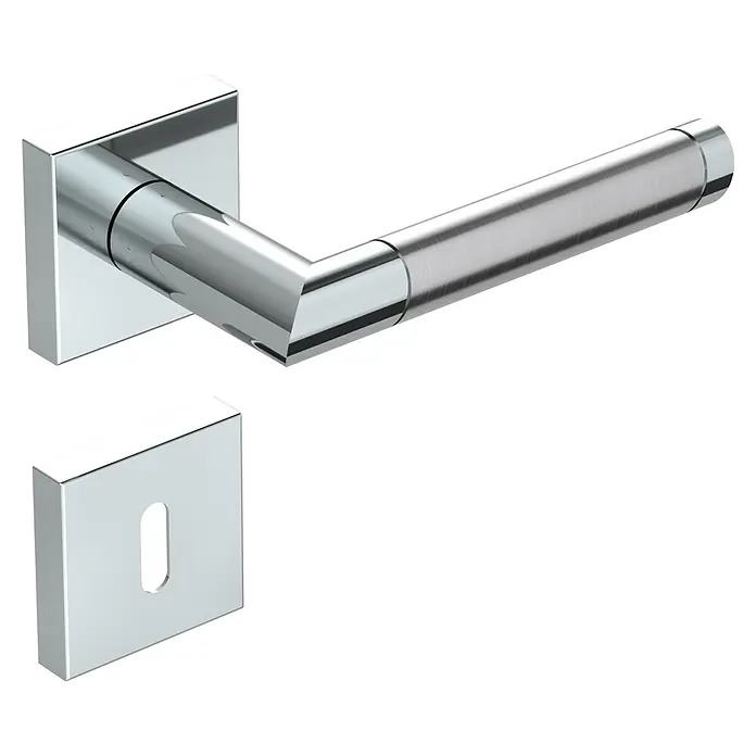 Diamond Doors Creative Drückergarnitur Georgia - Stärke Tür: 38 mm - 45 mm, Edelstahl, L-Form, Buntbart - Eine Nahaufnahme einer modernen Türklinke aus Chrom mit quadratischer Rosette und Schlüsselloch.