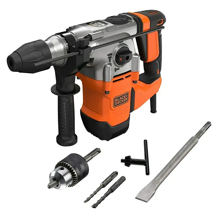 Black+Decker Kombihammer BEHS03K-QS - 1.250 W, 3,7 J, SDS-Plus-Aufnahme - Abgebildet ist ein Black+Decker Bohrhammer mit Zubehör. Das Set enthält Bohrer, Meißel und einen Bohrfutterschlüssel für vielseitige Anwendungen.