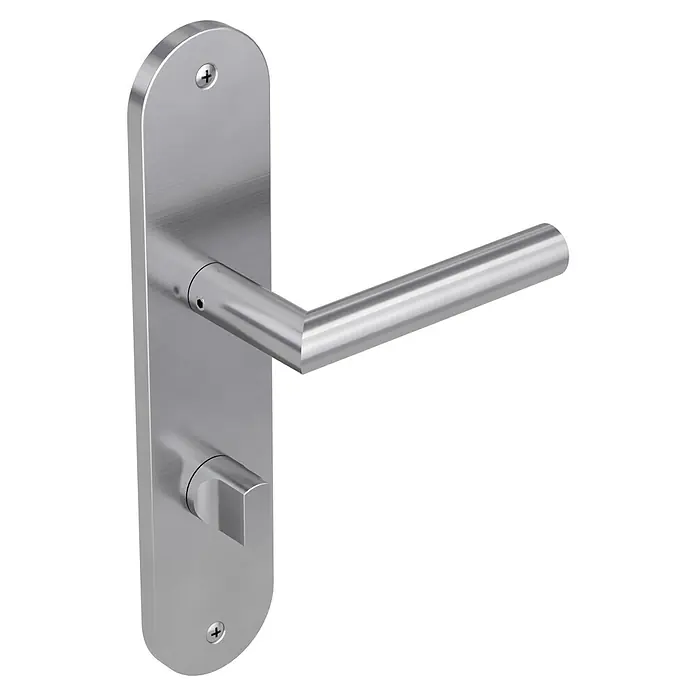 Diamond Doors Modern Zimmertürgarnitur WC Alaska - Edelstahl, Stärke Tür: 38 mm - 45 mm, Schlitzkopf/Olive - Dieser Artikel zeigt eine moderne, gebürstete Edelstahl-Türgarnitur mit einem eleganten, geradlinigen Griff und abgerundeten Kanten.