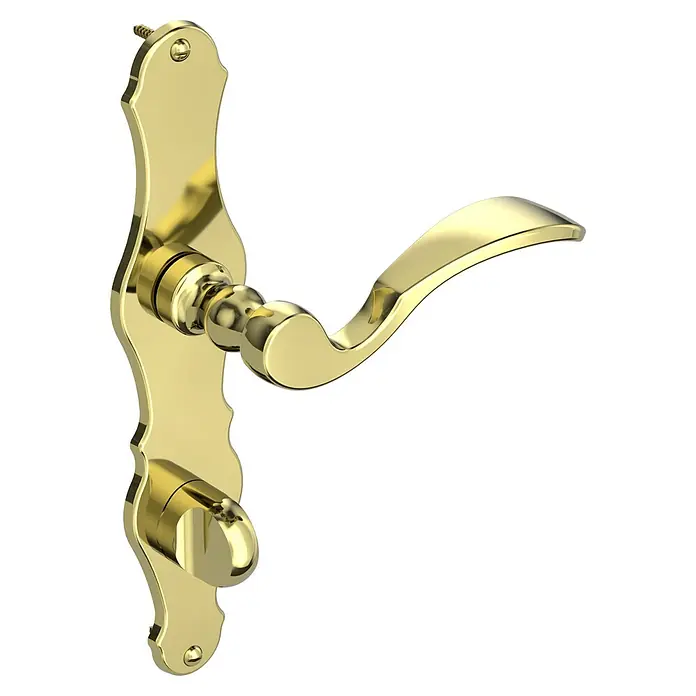 Diamond Doors Classic Zimmertürgarnitur WC Nevada - Sonstiges, Stärke Tür: 38 mm - 45 mm, Schlitzkopf/Olive - Nahaufnahme einer goldenen Türgarnitur mit Hebelgriff und verzierten Beschlägen, die Eleganz und Funktionalität vereint.