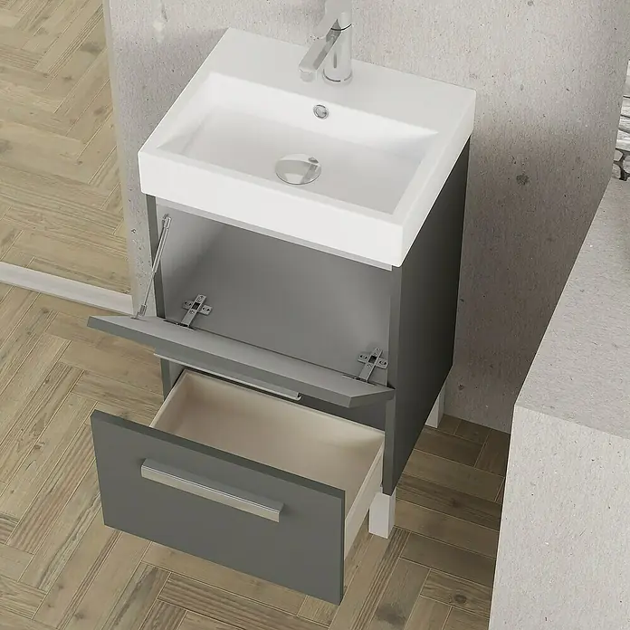 Artysan Conjunto de mueble de baño Lidia - Ancho: 45 cm, Gris, 3 pzs. - Lavabo de baño moderno con armario abierto y cajón. El lavabo es blanco, el armario es gris con tiradores plateados.