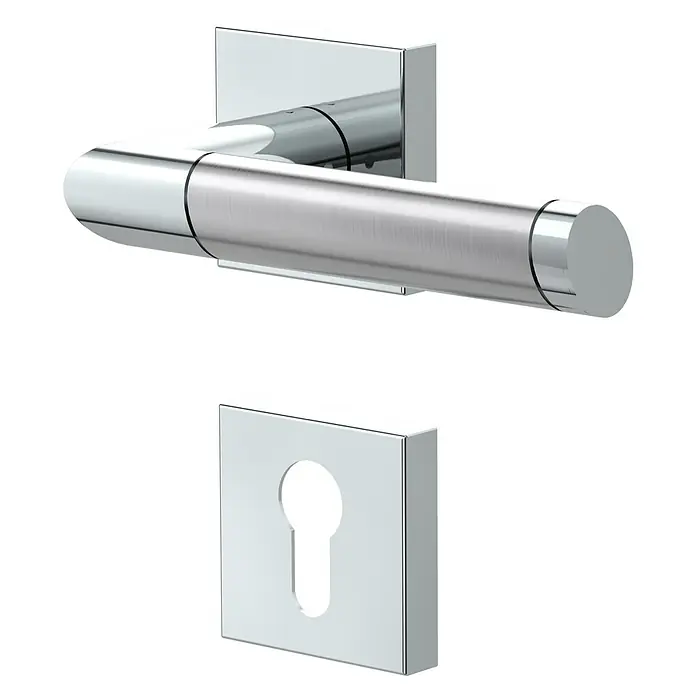 Diamond Doors Creative Drückergarnitur Georgia - Stärke Tür: 38 mm - 45 mm, Edelstahl, L-Form, Profilzylinder - Nahaufnahme eines modernen Türgriffs und einer Schlüsselabdeckung aus glänzendem Chrom, die ein elegantes und funktionales Design präsentieren.