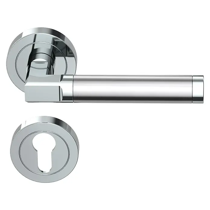 Diamond Doors Creative Drückergarnitur Maine - Stärke Tür: 40 mm - 45 mm, Edelstahl, L-Form, Profilzylinder - Ein glänzender Türbeschlag aus Chrom mit einem eleganten Griff und einem passenden Schlüsselloch, ideal für moderne Inneneinrichtungen.