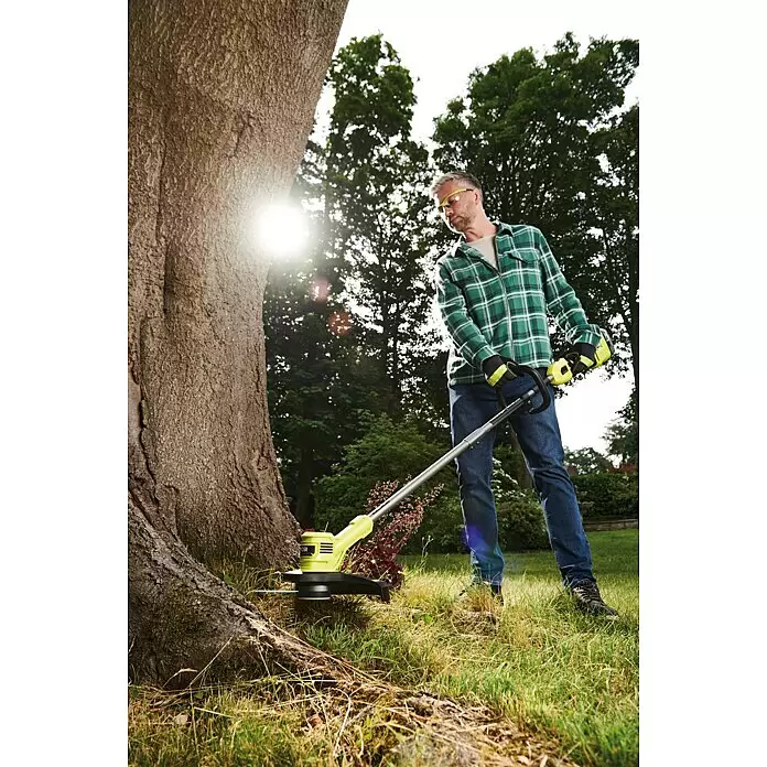 Ryobi ONE+ Akku-Rasentrimmer RY18LTX33A-0 - 18 V, Li-Ionen, Ohne Akku - Anwendungsbeispiel