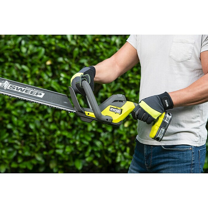 Ryobi ONE+ Akku-Heckenschere RY18HT55A-018 V, Li-Ionen, Ohne Akku, Messerlänge: 55 cm Use Shot