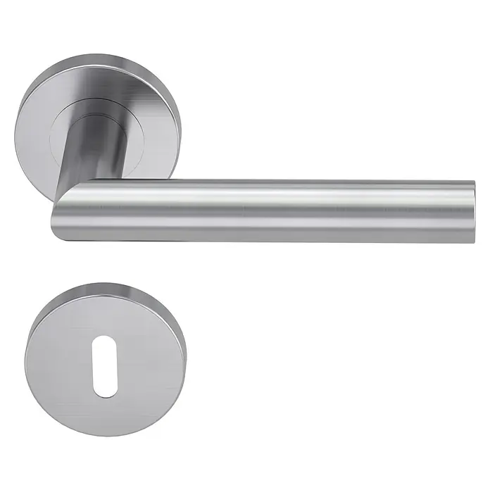 Diamond Doors Modern Zimmertürgarnitur L-Form BB - Stärke Tür: 38 mm - 45 mm, Edelstahl, Buntbart - Nahaufnahme einer modernen Türgarnitur aus Edelstahl mit einem eleganten, zylindrischen Griff und einer runden Rosette.