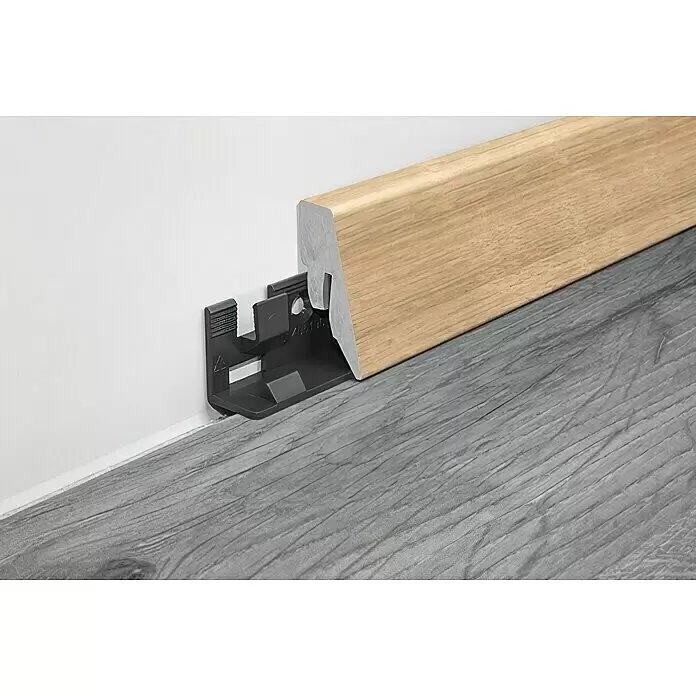 LOGOCLIC Sockelleiste K40 C Eiche Mira - 260 cm x 19 mm x 40 mm, MDF - Detailaufnahme