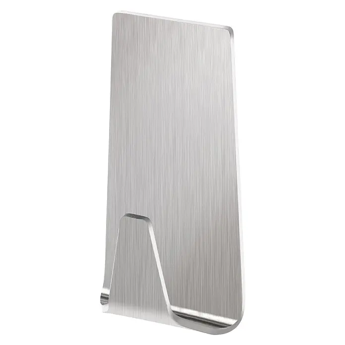 Tesa Powerstrips Selbstklebehaken - Rechteckig, Größe: L, Metallic, 1 Stk. - Nahaufnahme einer gebürsteten silbernen Metallhalterung. Das moderne Design und die gebürstete Oberfläche verleihen ihr ein elegantes Aussehen.