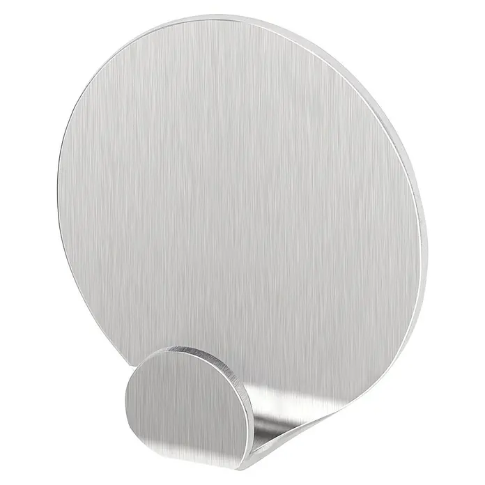 Tesa Powerstrips Selbstklebehaken - Rund, Größe: S, Metallic, 2 Stk. - Nahaufnahme eines runden, silbernen Wandhakens mit gebürsteter Oberfläche auf schwarzem Hintergrund. Praktisch & stilvoll für jedes Zuhause.