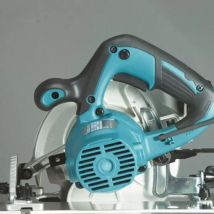 Makita Handkreissäge HS6601J - 1.050 W, Durchmesser Sägeblatt: 165 mm - Türkise und schwarze Kreissäge mit silberner Grundplatte und Sägeblattschutz, zum präzisen Schneiden.