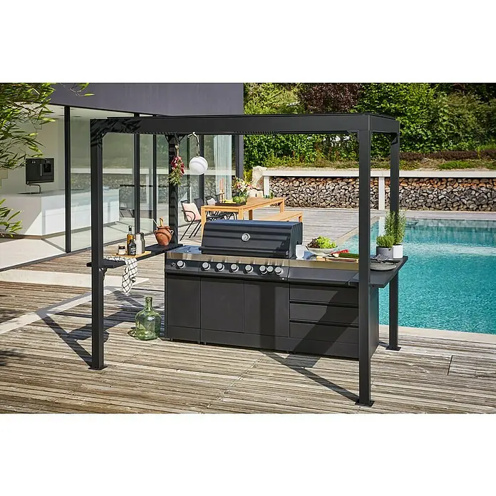 Sunfun Melina Grillpavillon - B x T: 250 x 160 cm, Farbe Gestell: Schwarz, Aluminium - Elegante Außenküche mit Grill unter einer Pergola auf einer Holzterrasse neben einem Pool.