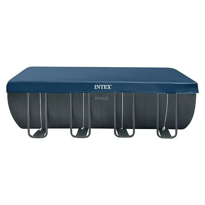 Piscina Frame Ultra Quadra XTR - L x An x Al: 549 x 274 x 132 cm, Antracita, 17.203 l - Una piscina rectangular Intex con cubierta azul, con el logo de Intex. La piscina está soportada por patas metálicas negras.