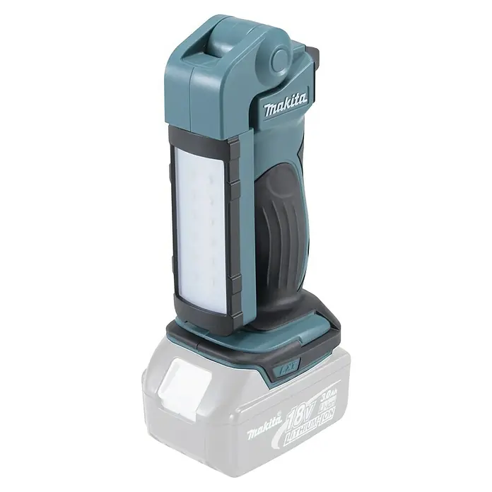 Makita LXT 18V LED-Arbeitsleuchte DML801 - 18 V, Ohne Akku - Nahaufnahme einer Makita Akku-Arbeitsleuchte mit LED-Leuchtfläche und ergonomischem Griff. Das Gerät ist mit einem 18V Akku ausgestattet.