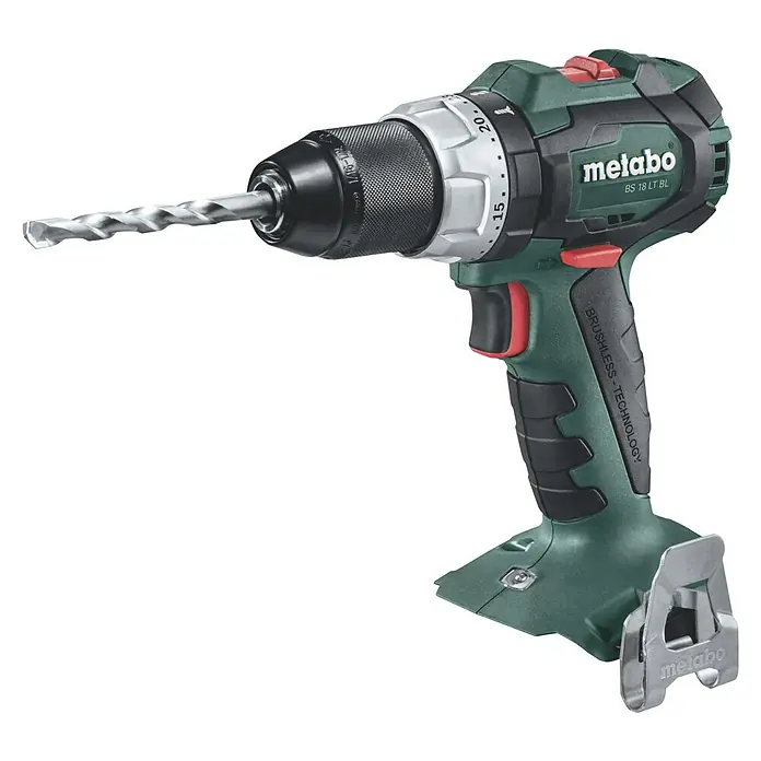 Metabo CAS 18V Akku-Bohrschrauber BS 18 LT BL - 18 V, Ohne Akku - Abbildung eines Metabo BS 18 LT BL Akku-Bohrschraubers mit Bohraufsatz vor schwarzem Hintergrund.