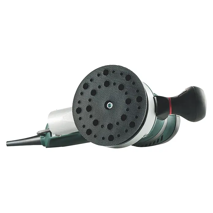 Metabo Elektro-Exzenterschleifer SXE 425 TurboTec - 320 W, Durchmesser Schleifteller: 125 mm - Nahaufnahme eines Exzenterschleifers mit Schleifscheibe und ergonomischem Griff, ideal für Holz- und Metallbearbeitung mit Staubabsaugung.