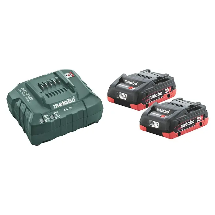 Metabo CAS 18V Akku & Ladegerät Basic-Set 2 x LiHD 4,0 Ah - 18 V, 2 Akkus, 4 Ah - Das Bild zeigt ein Metabo Ladegerät ASC 55 und zwei Metabo 18V LiHD 4.0Ah Akkus, die für kabellose Elektrowerkzeuge verwendet werden.