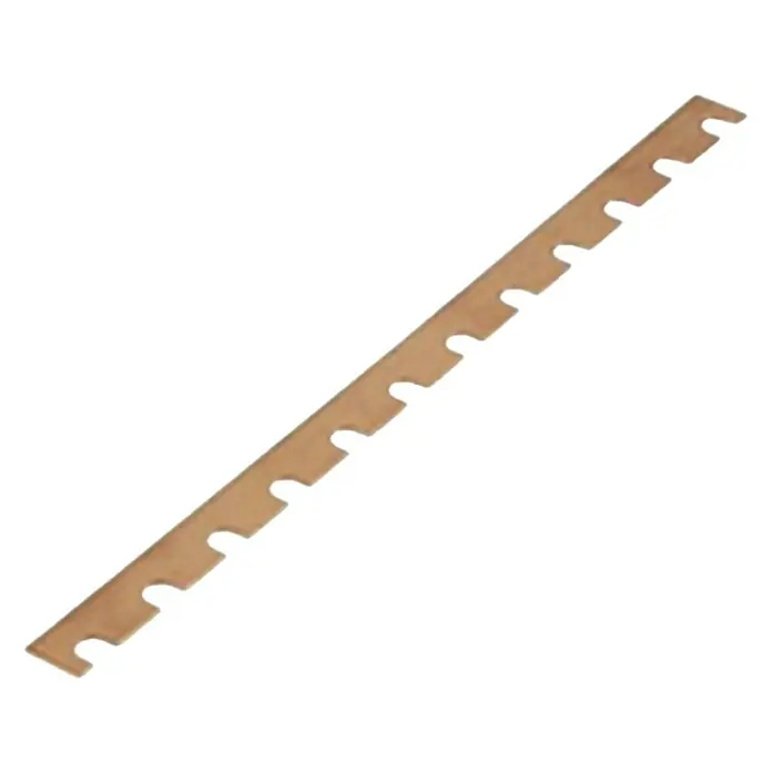 Carril guía conexión para manguetos - Largo: 12 mm - Vista detallada de un riel colgante beige con muescas para colgadores. Está hecho de madera y está destinado a la organización del armario.