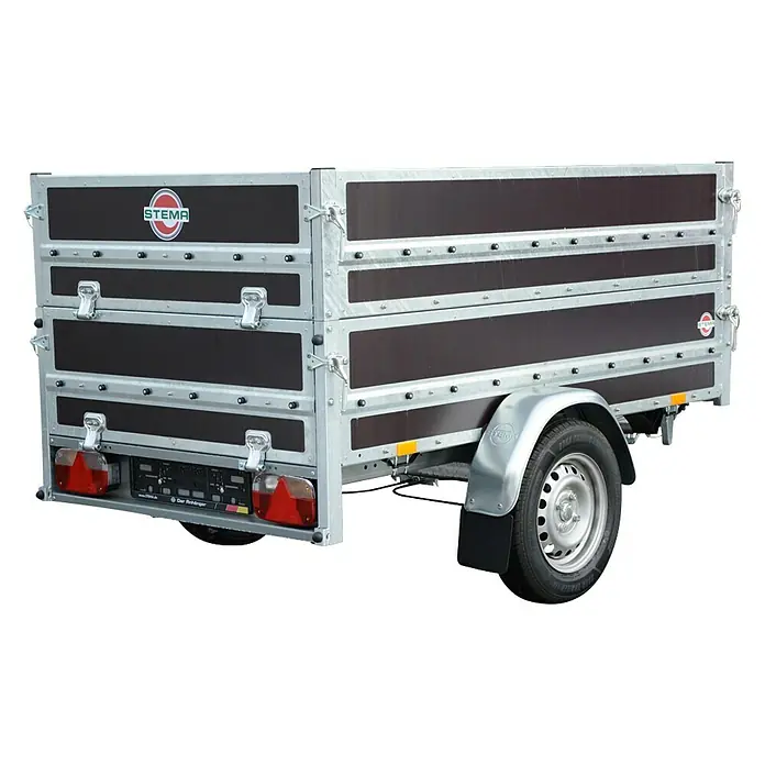 Stema Anhänger WOODOXX 750 mit Bordwandaufsatz u. Flachplane - Nutzlast: 516 kg, Einachser, Kasteninnenmaß: 201 x 115 x 80 cm, Ungebremst - Abbildung eines STEMA-Anhängers mit hoher Bordwand und stabiler Konstruktion. Ideal für Transportaufgaben.